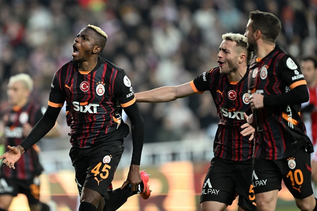 16'ncı dakikada 10 kişi kalan Galatasaray, Sivasspor'u 3-2'yle geçti