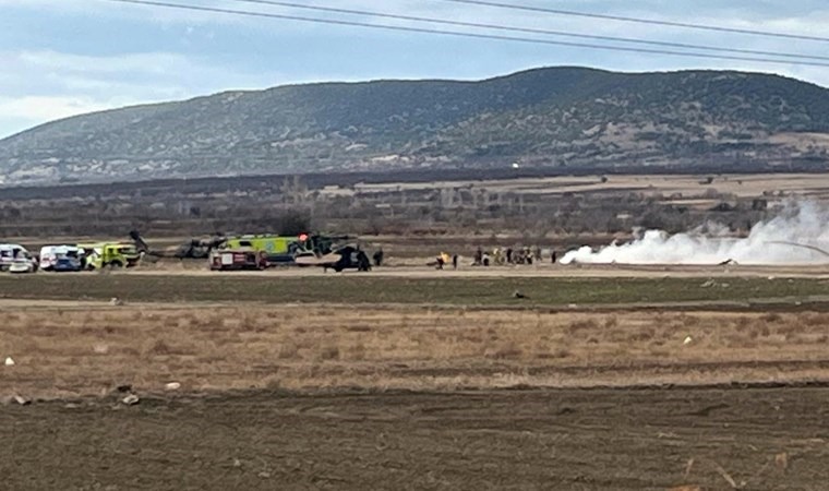 Isparta'da akaryakıt istasyonunun yanına askeri helikopter düştü
