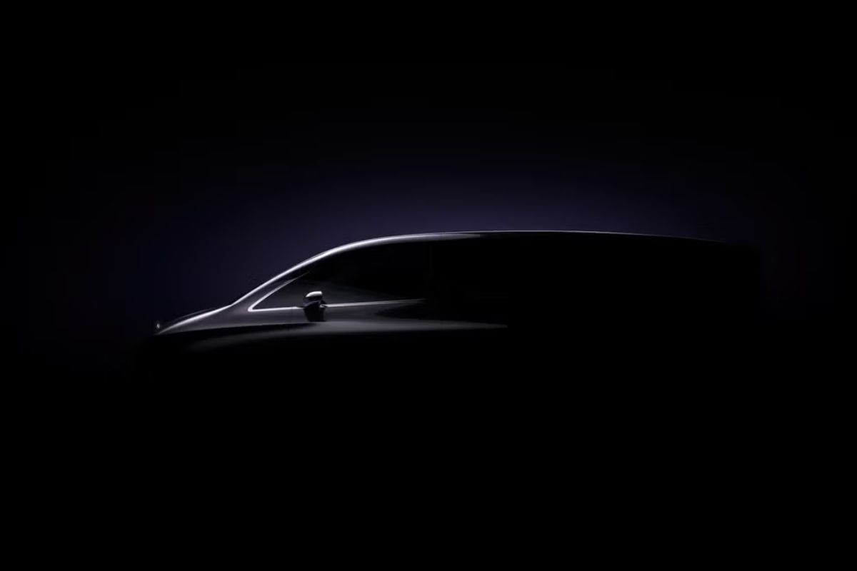 Mercedes'in gizemli elektrikli minibüsünün ilk fotoğrafları ortaya çıktı