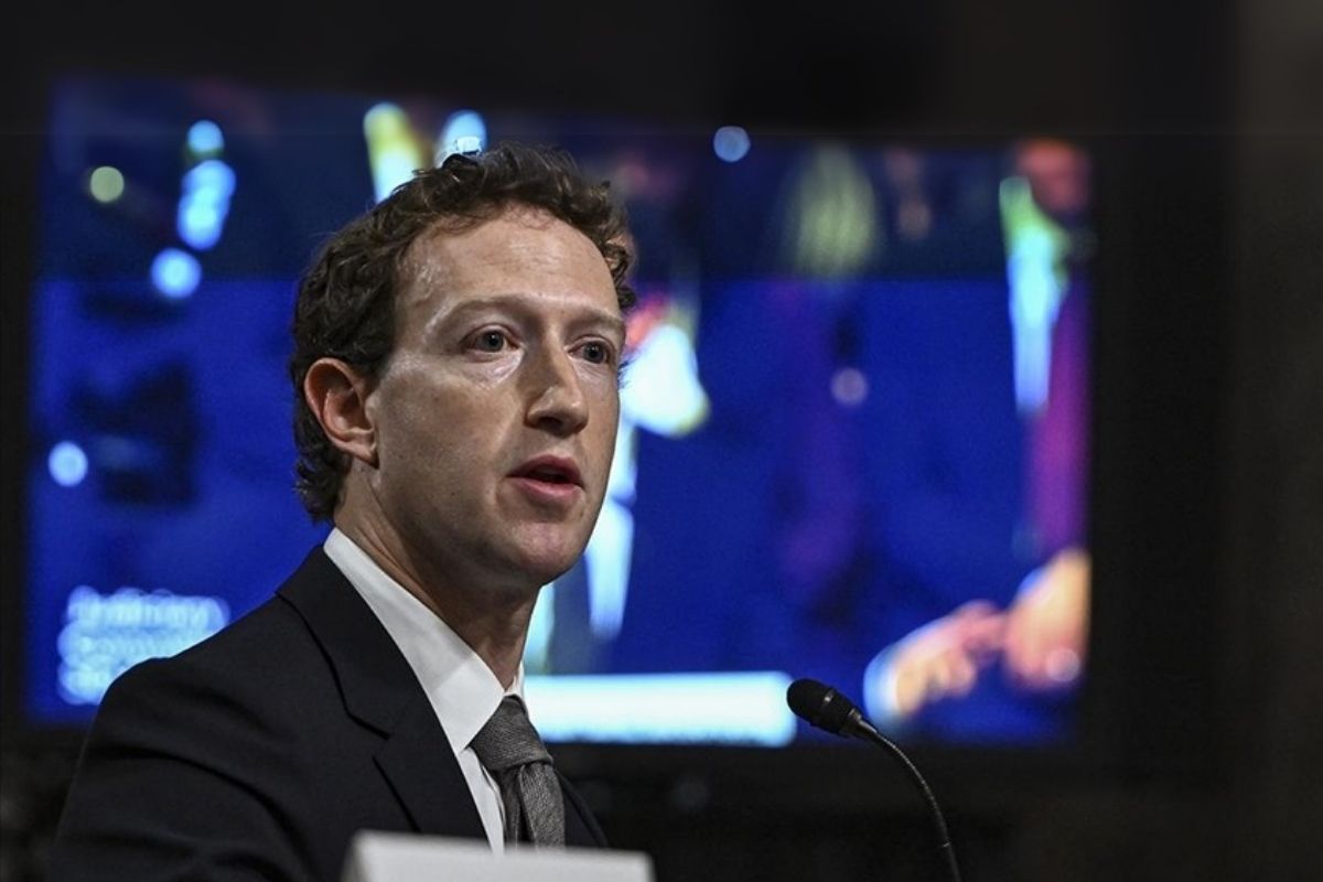 Zuckerberg başkanlık seçimi öncesi tüm zamanların en yüksek seviyesine ulaşan Meta hisselerini paraya çevirdi