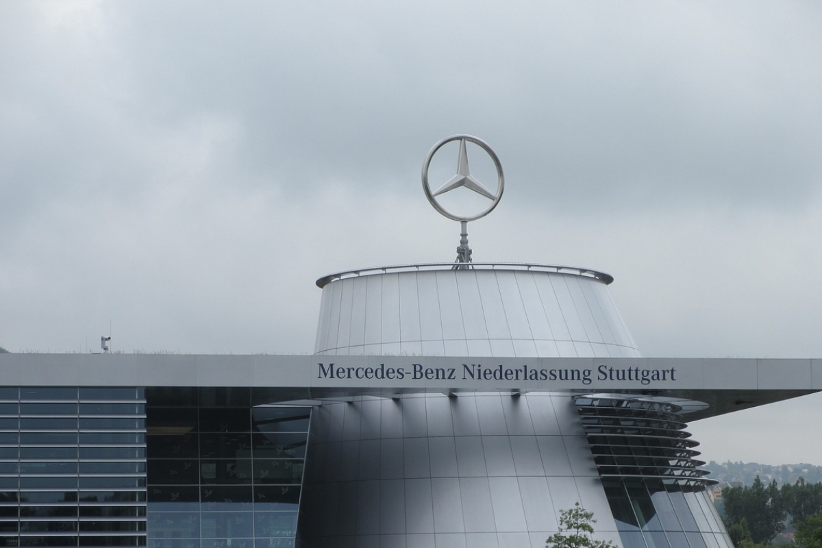 Mercedes-Benz Almanya'da otomatik sürüş için onay aldı