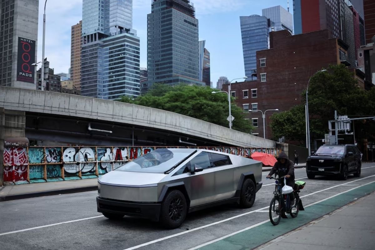 Tesla, lastik basıncı izleme sistemi sorunu nedeniyle yaklaşık 700 bin aracı geri çağırıyor