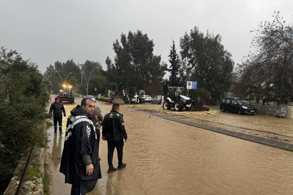 Muğla’nın Datça, Dalaman, Ortaca, Köyceğiz ve Marmaris ilçelerinde etkisini gösteren sağanak yağış su baskınlarına neden oldu