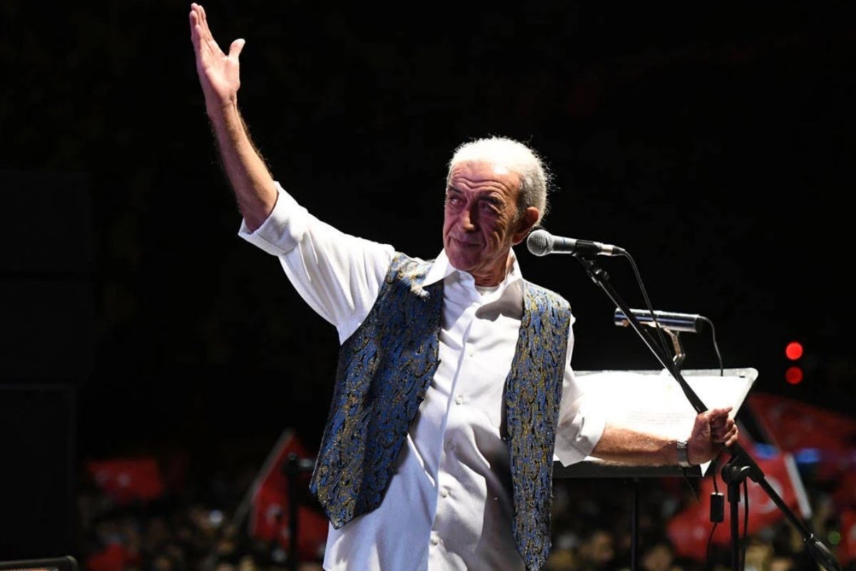 Edip Akbayram'ın kızı açıkladı: Yoğun bakıma kaldırıldı ve entübe edildi