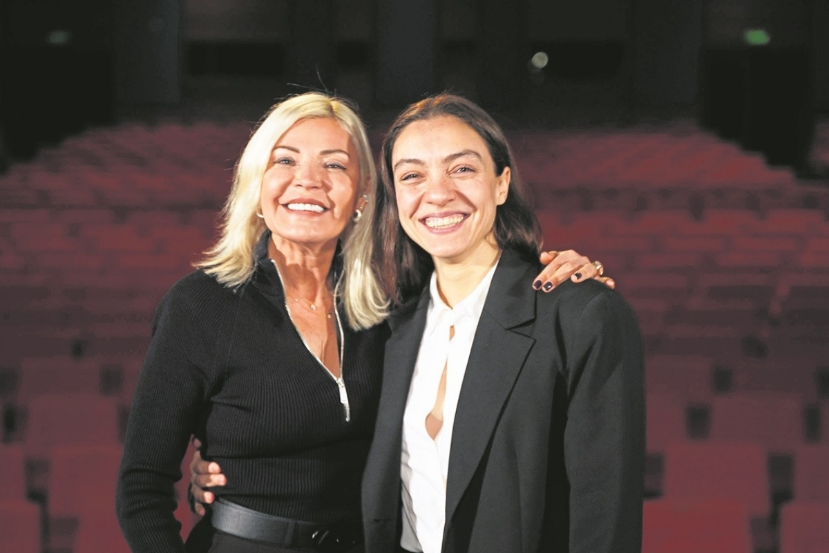 Fransa’nın sanat ve edebiyat şövalyelik nişanı oyuncu Merve Dizdar’a gitti