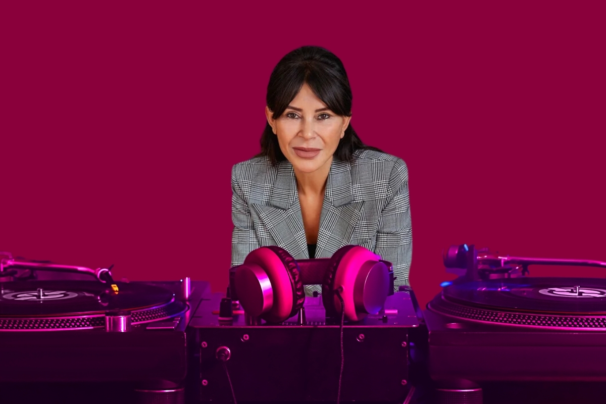 ABD’de Goldman Sachs CEO’su David Solomon ile Türkiye’de Akbank Yönetim Kurulu Başkanı Suzan Sabancı hem bankaları hem de DJ’likle müzikleri yönetiyor