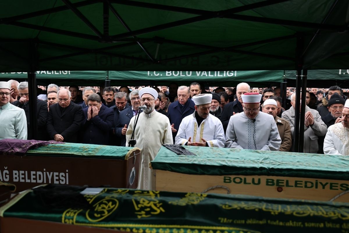 Cumhurbaşkanı Erdoğan, otel yangınında hayatını kaybeden Gültekin Ailesi için düzenlenen cenaze törenine katıldı