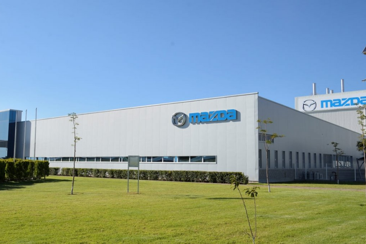 Japon otomobil devi Mazda'dan 28 yıl sonra logo değişikliği