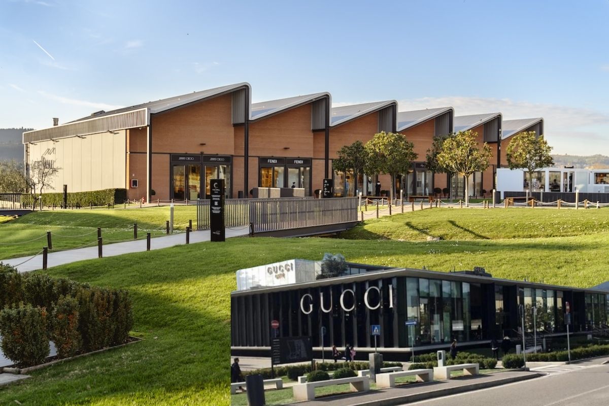 Lüks devi Kering, İtalya'daki iki outlet merkezini ABD'li gayrimenkul yatırımcısı Simon Property Group'a sattı