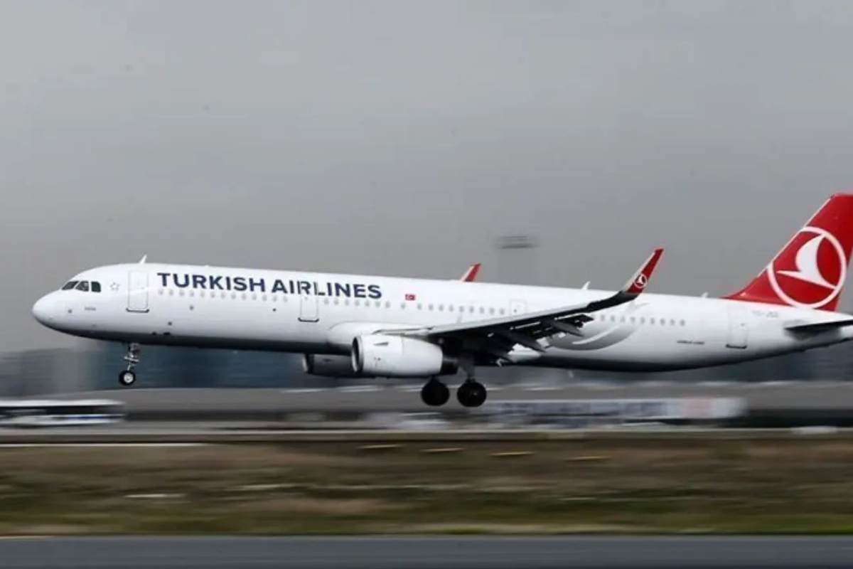 İstanbul'u etkisi altına alacak soğuk hava dalgası ve fırtına hava trafiğini etkiledi