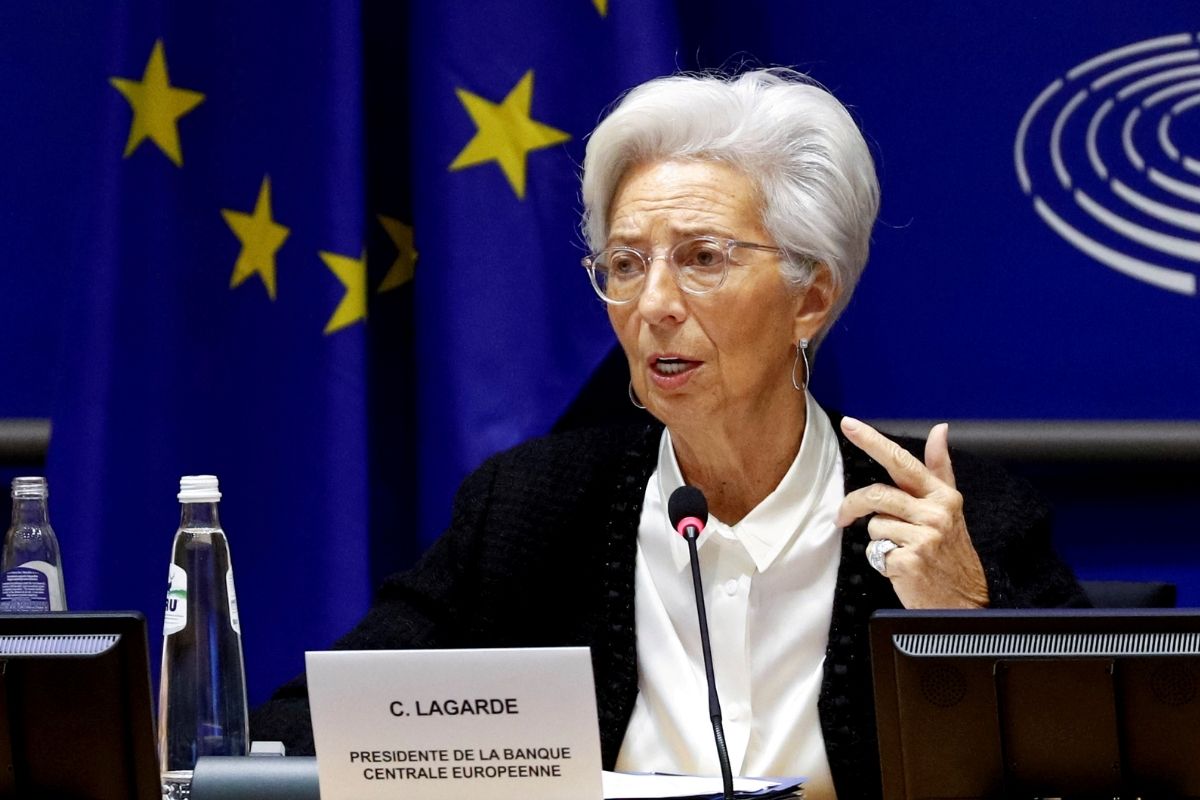 Avrupa Merkez Bankası Başkanı Lagarde, küresel risklere rağmen dezenflasyon sürecinin yolunda olduğunu söyledi