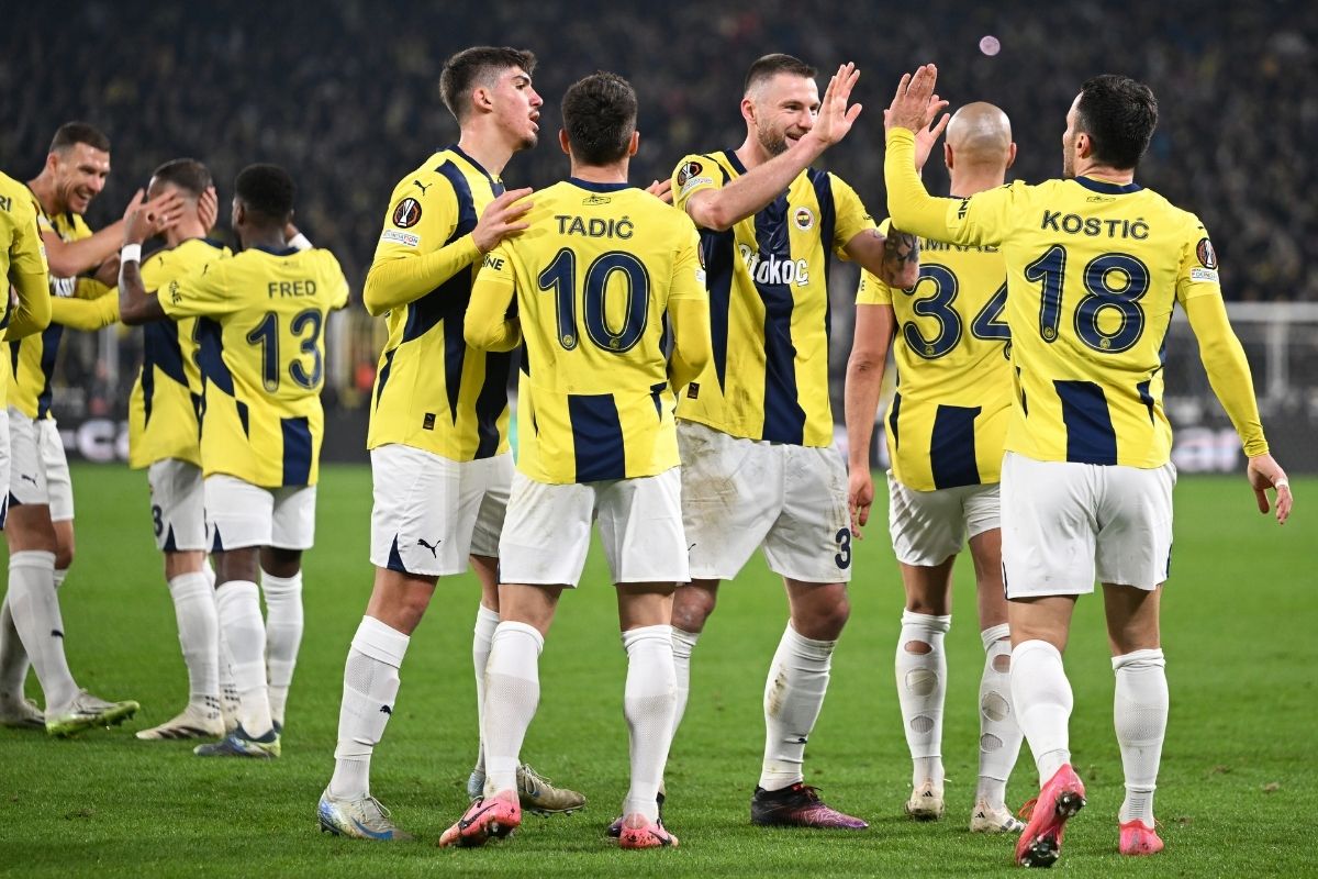 Fenerbahçe, Anderlecht'i 3-0 yenerek Avrupa'da tur kapısını araladı