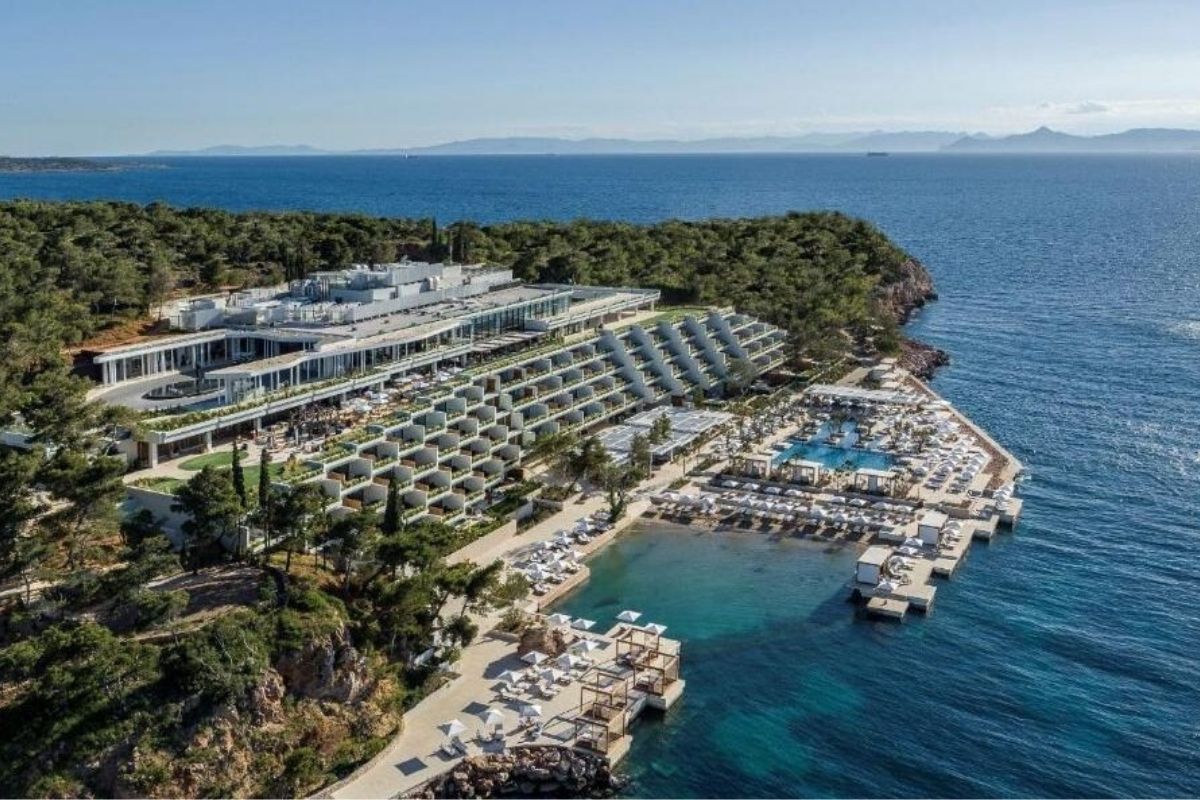 Ferit Şahenk Atina'daki Astir Palace Oteli'ndeki hisselerini 150 milyon euroya sattı