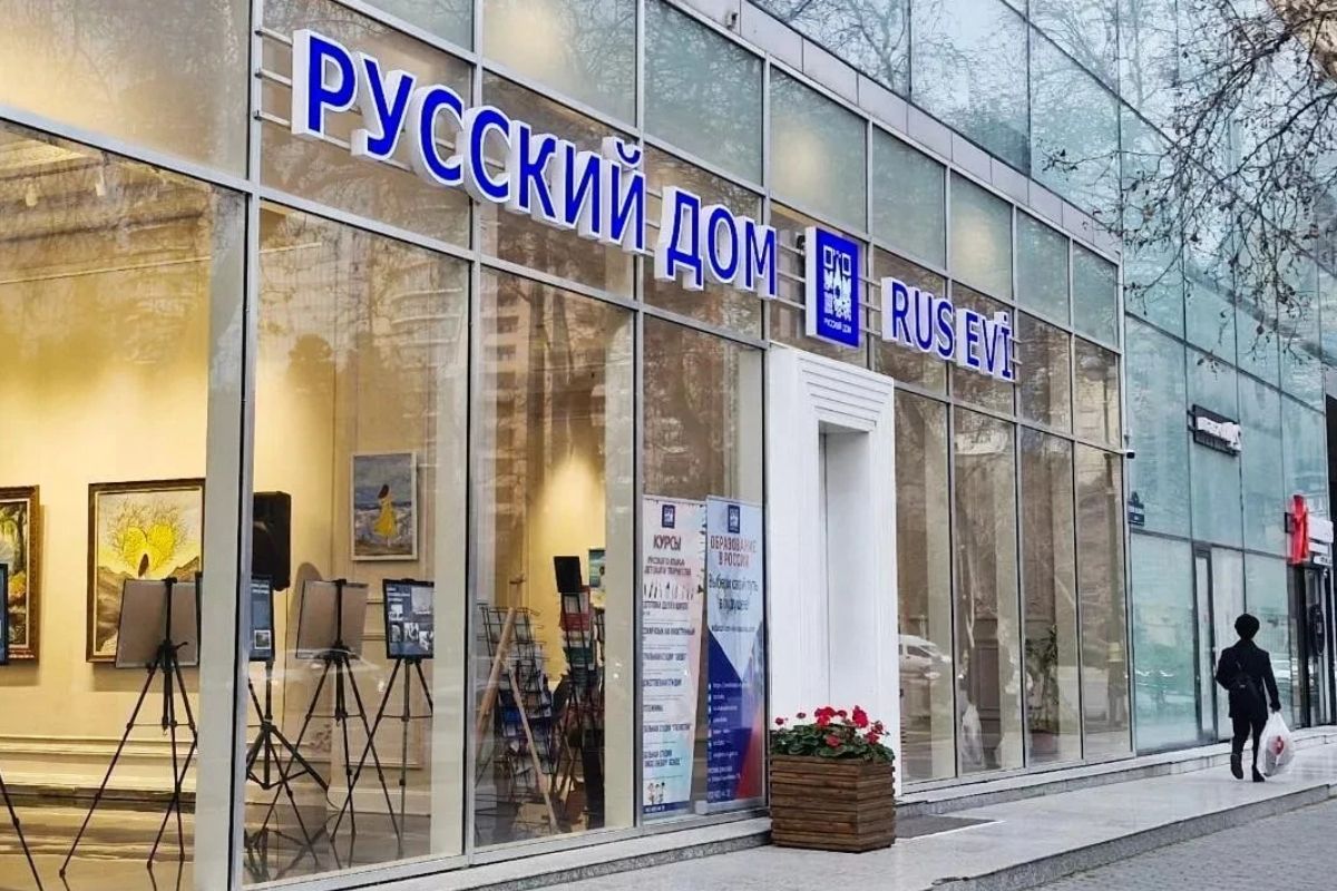 Azerbaycan yolcu uçağını düşüren Rusya ile köprüleri attı, Bakü’deki Rus Evi casusluk suçlamasıyla kapatıldı, Sputnik’in yayınları durduruldu