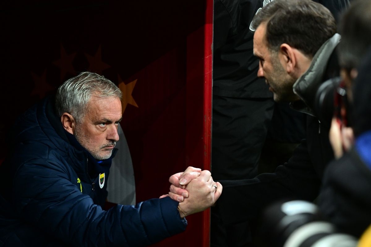 Profesyonel Futbol Disiplin Kurulu'ndan Jose Mourinho ve Okan Buruk'a ceza