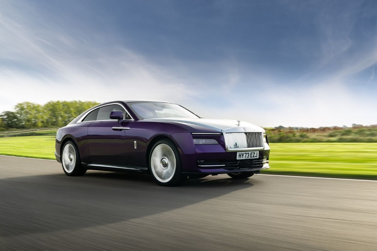 Türkiye'de lüks otomobile ilgi artarak devam ediyor: Rolls-Royce satışları üç hanelere ulaştı