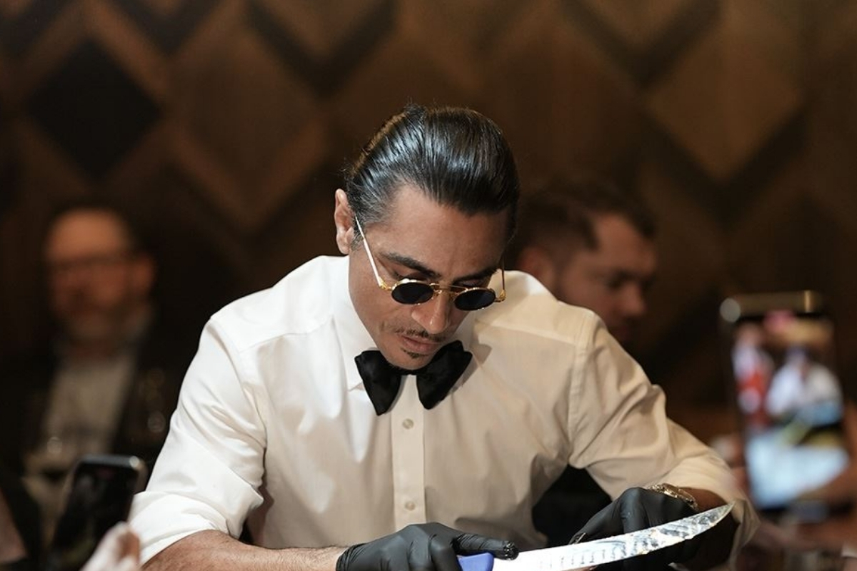 Nusret Gökçe, 'Nusret Academy' ile genç şef adaylarına mutfak tecrübelerini aktaracak