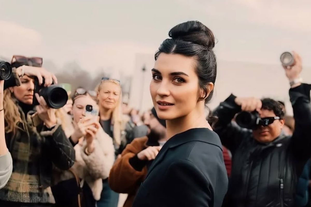Tuba Büyüküstün'ün Dior'la zamanda yolculuğu