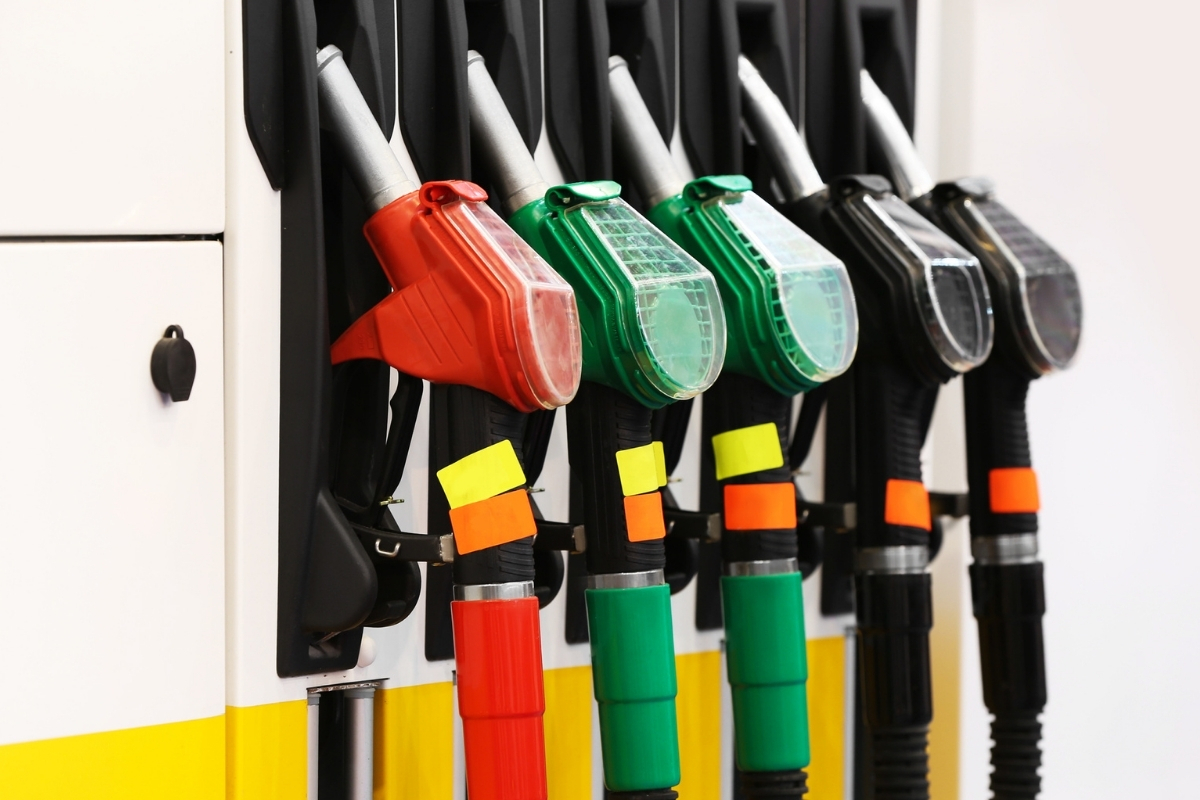 Küresel petrol fiyatlarındaki dalgalanmalar benzin ve motorine peş peşe indirim getirdi