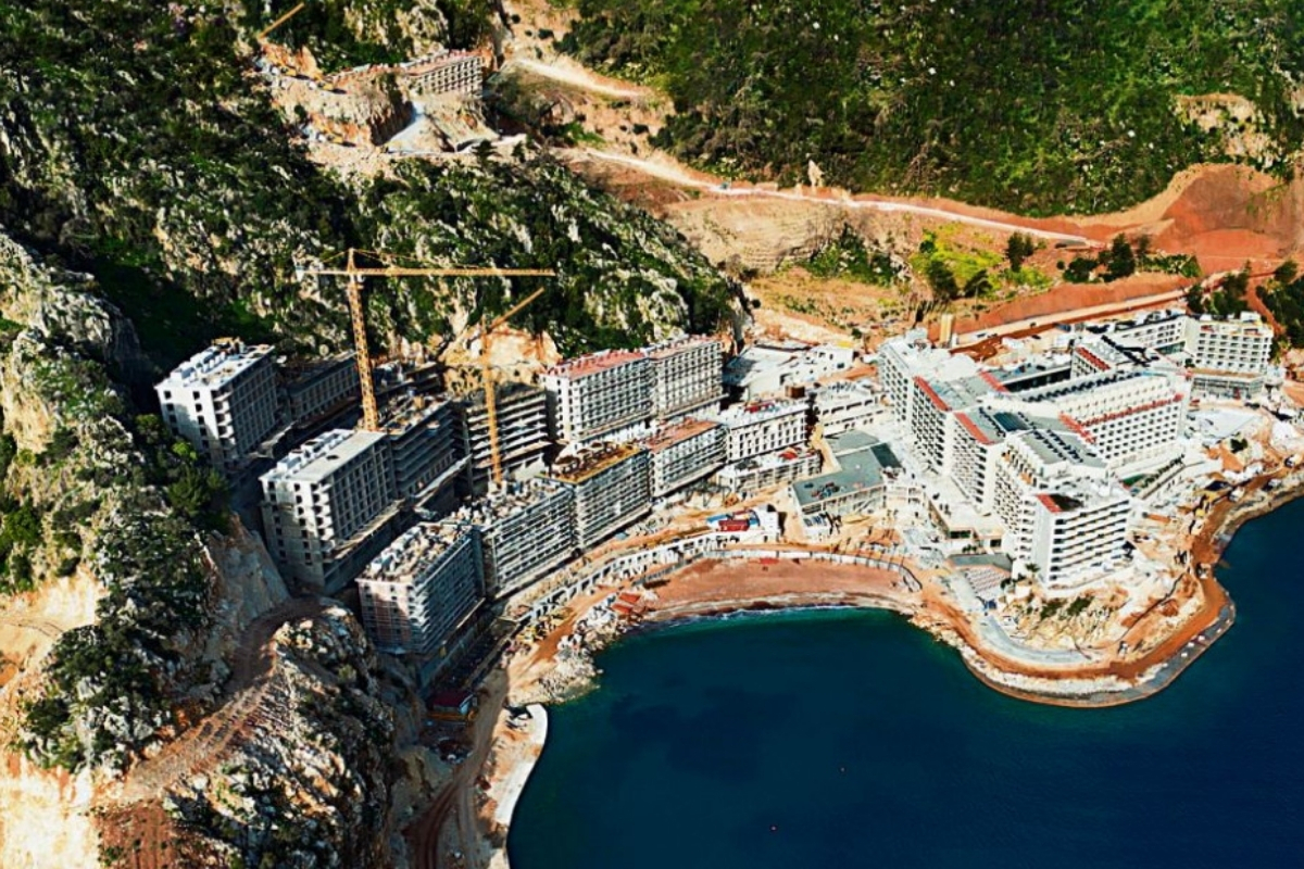 Patronlar Dünyası’nın ilk günden beri takip ettiği Marmaris Kızılbük’teki mülklerle ilgili yıkım kararını gazeteci Fatih Çekirge köşesine taşıdı