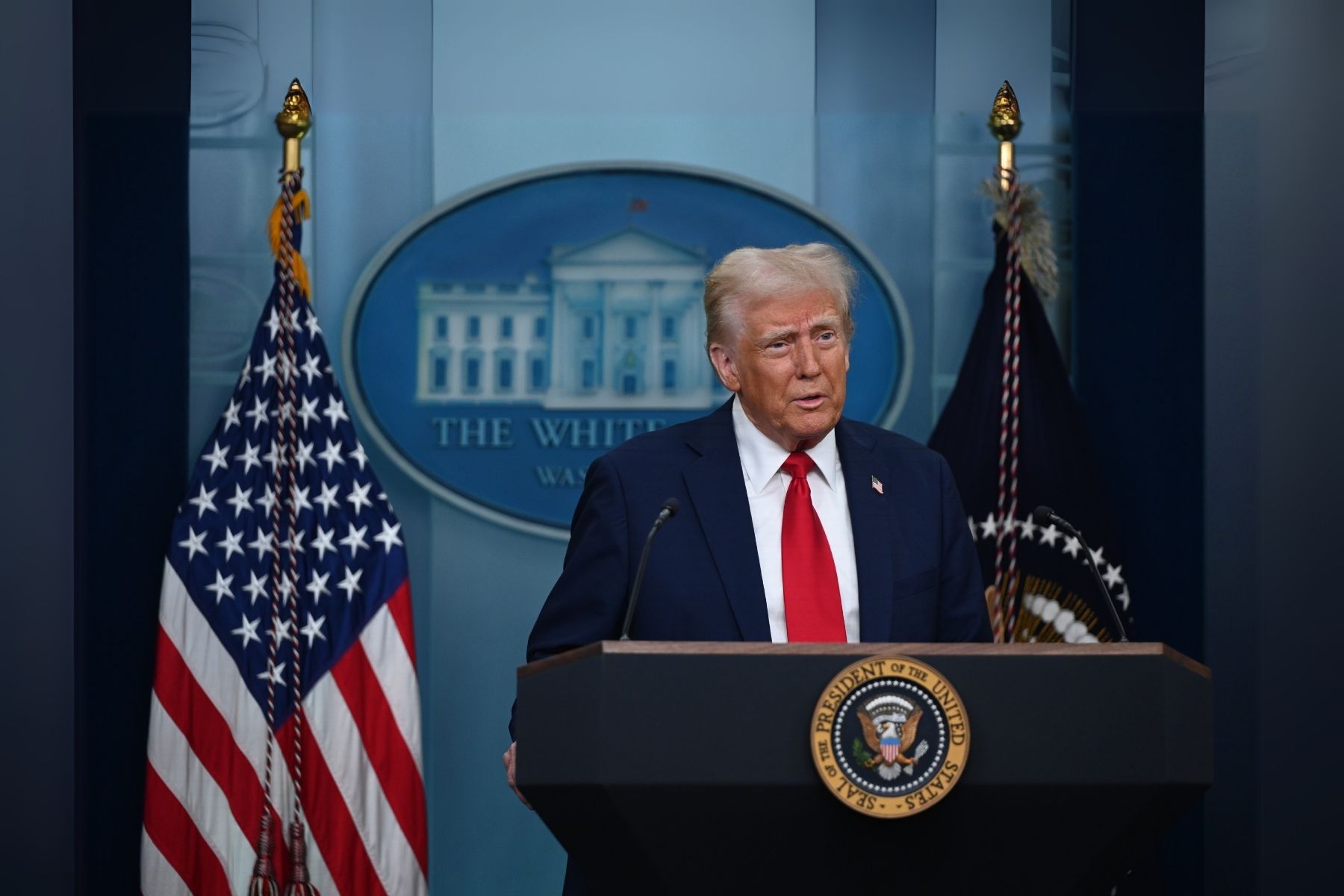 ABD Başkanı Donald Trump imzaladığı kararları iptal eden yargıçları partizan ve radikal olmakla suçladı