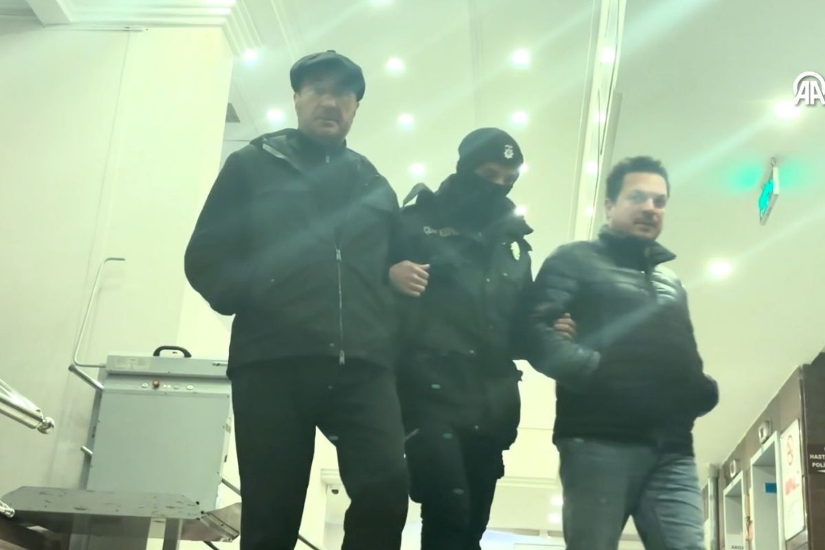 İBB operasyonunda gözaltına alınan bazı şüpheliler sağlık kontrolünden geçirildi