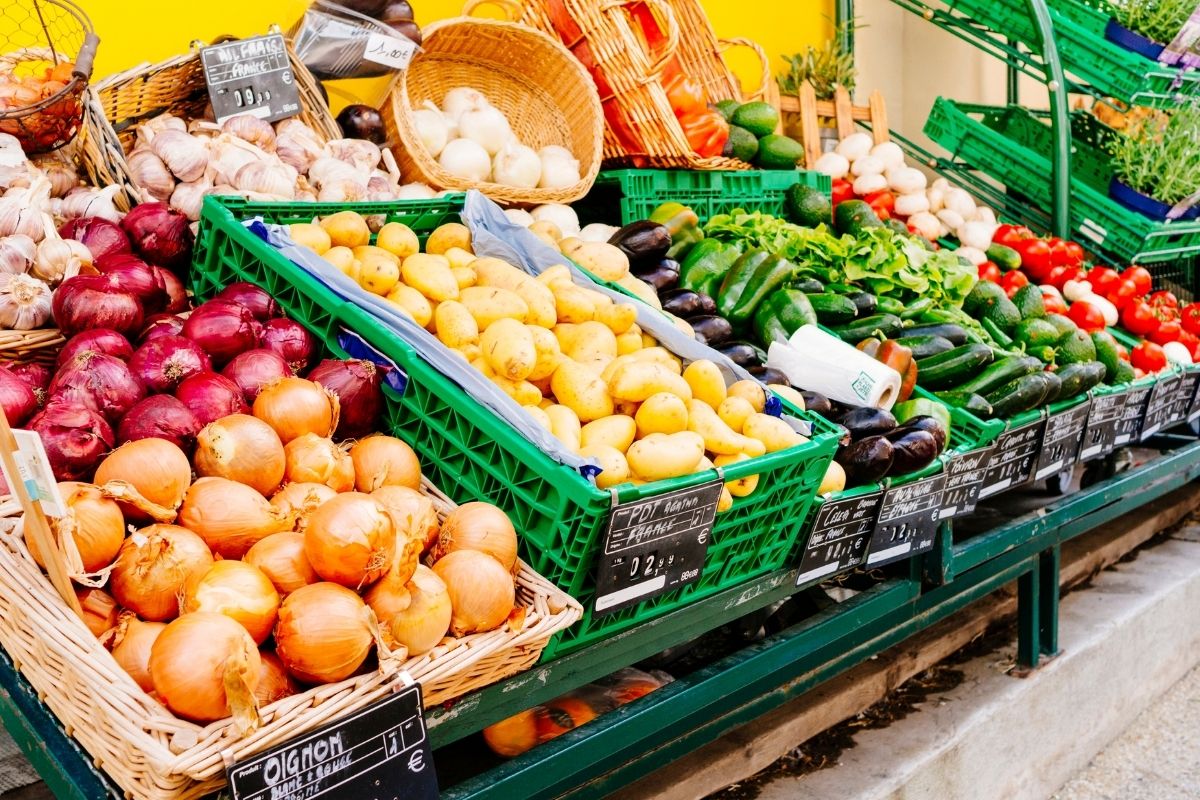 Zirai don ve hasat gecikmeleri sebebiyle patates fiyatları ikiye katlanırken, limonun kilosu 70 liraya yükseldi