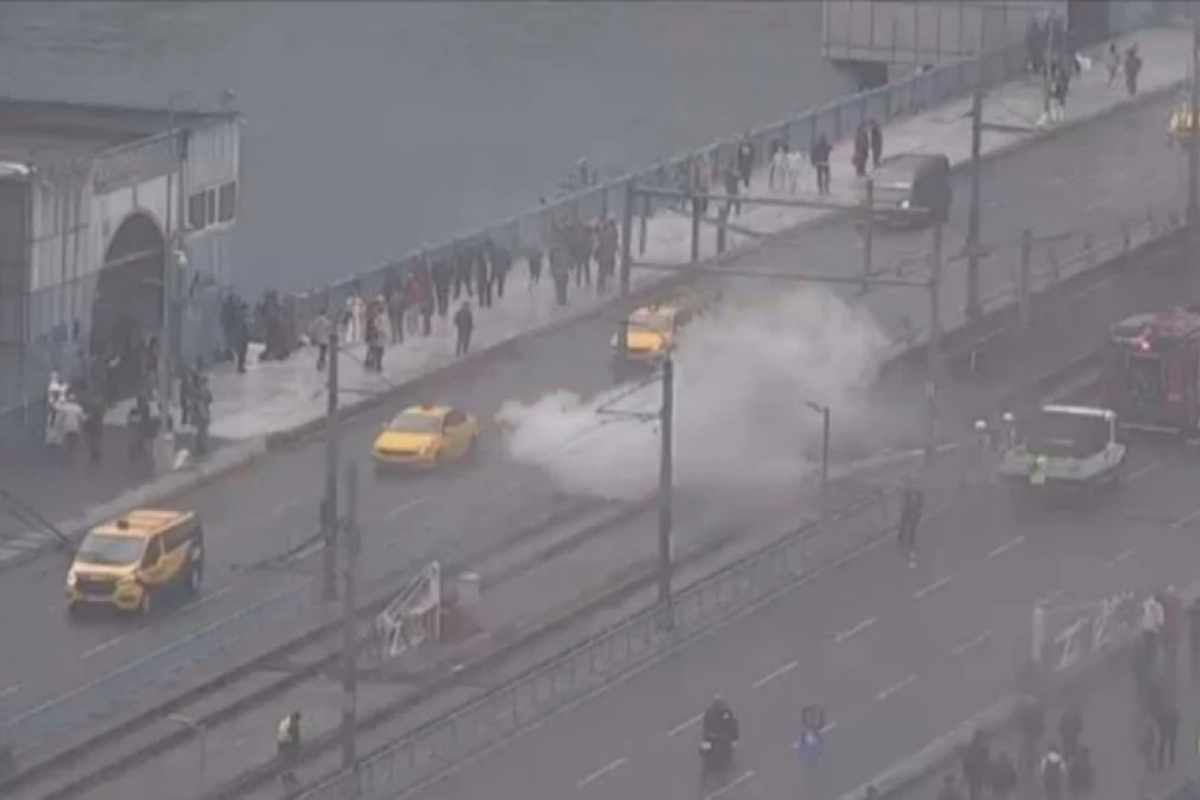 Galata Köprüsü üzerindeki elektrik kutularında çıkan yangın söndürüldü