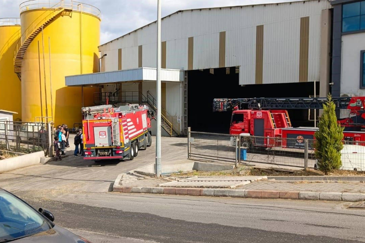 3 yıl önce bir işçinin öldüğü Aliağa'daki Tuzcuoğlu Yağ fabrikasında bir kez daha patlama oldu, 1 işçi hayatını kaybetti 4 işçi ağır yaralandı