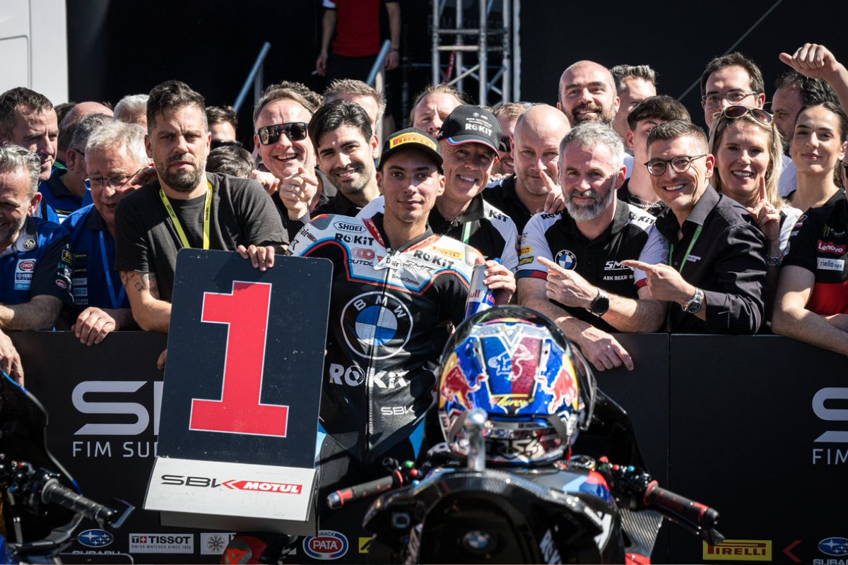 Motosiklet sporcusu Toprak Razgatlıoğlu, Superbike Portekiz yarışında 3'te 3 yaparak tarih yazdı
