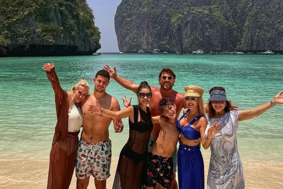 Burcu Şendir ve çocukları, Tayland’ın Phi Phi Adası’nda tatilde