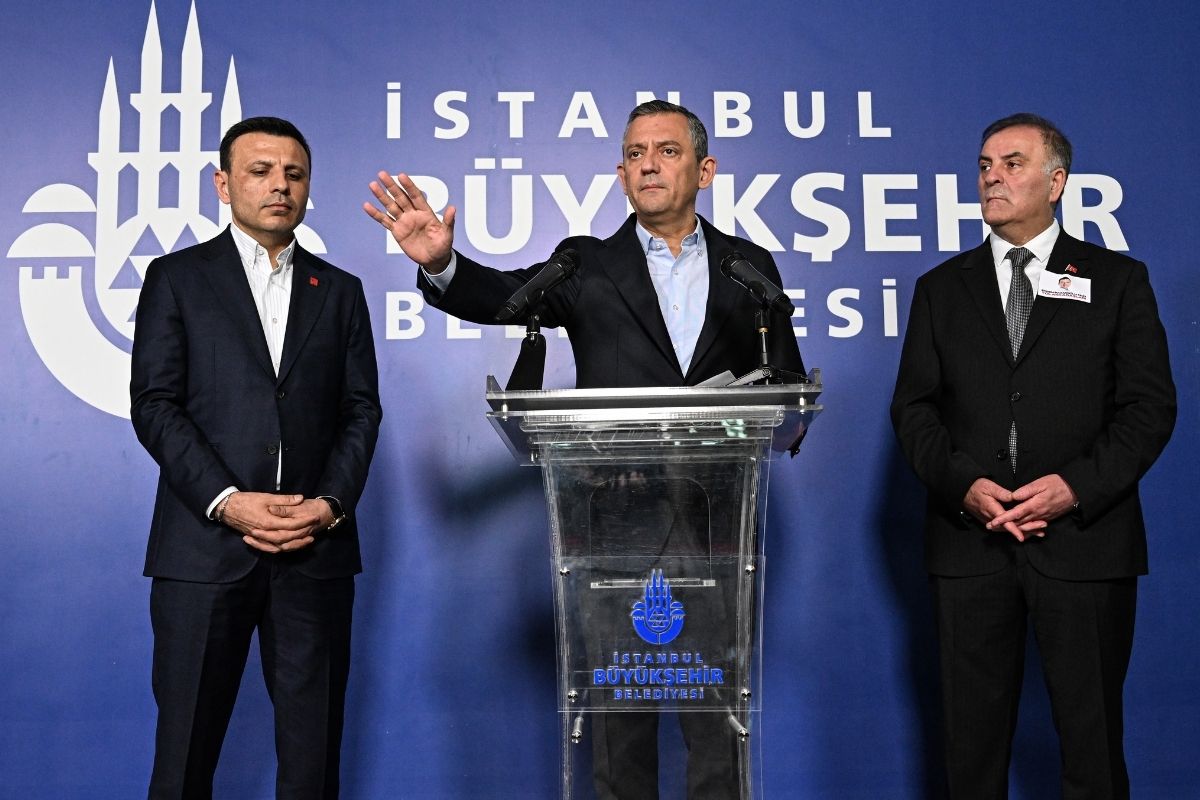 Özgür Özel: Dünya siyasi tarihinin en büyük imza kampanyasını başlatmış durumdayız
