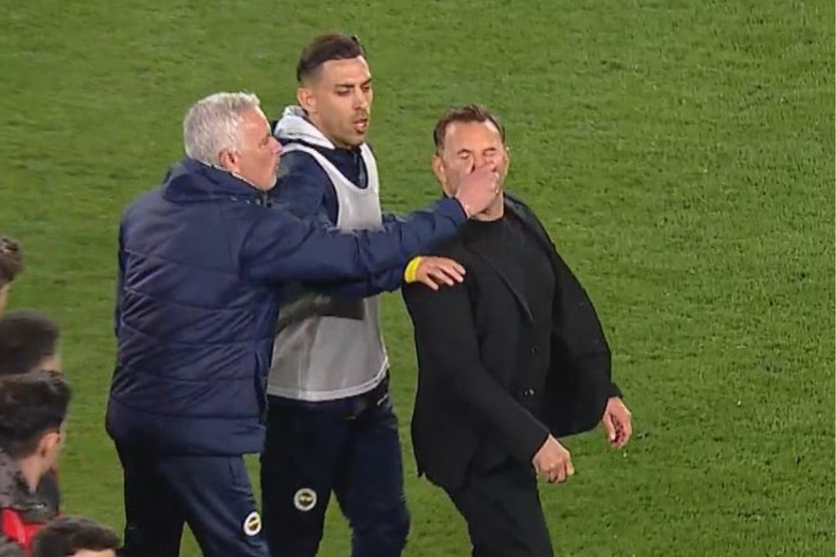 Fenerbahçe - Galatasaray derbisinin ardından sahada Okan Buruk'un burnunu sıkan Jose Mourinho TFF talimatlarına göre kaç maç ceza alacak?