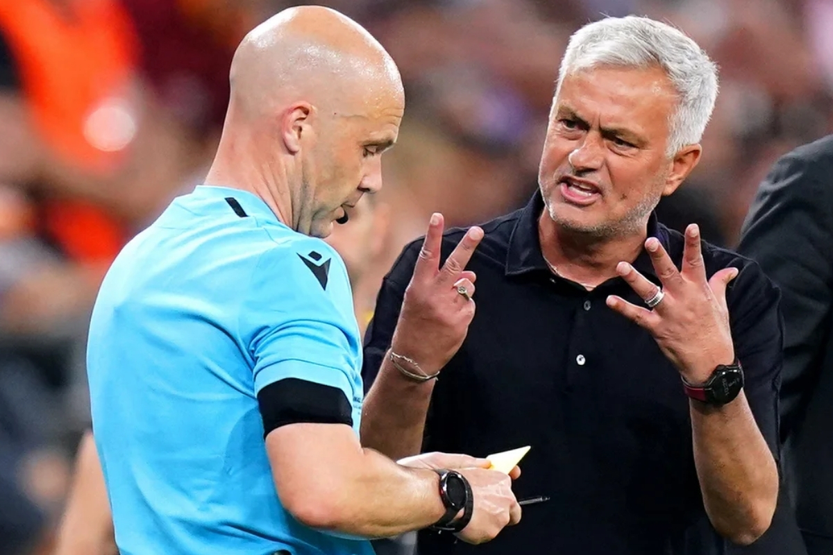 Fenerbahçe’de 9 ayda 8 kart gören Jose Mourinho, 23 oyuncusunu geride bıraktı