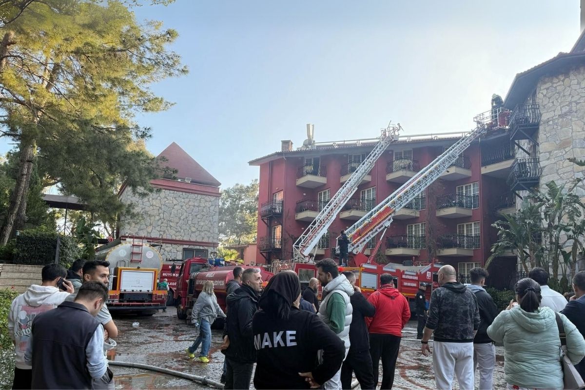 Marmaris’te yanan Grand Yazıcı Marmaris Palace’ın sahibi Serkan Yazıcı PD’ye konuştu: ‘Can kaybını yangına dayanıklı kapılar önledi’