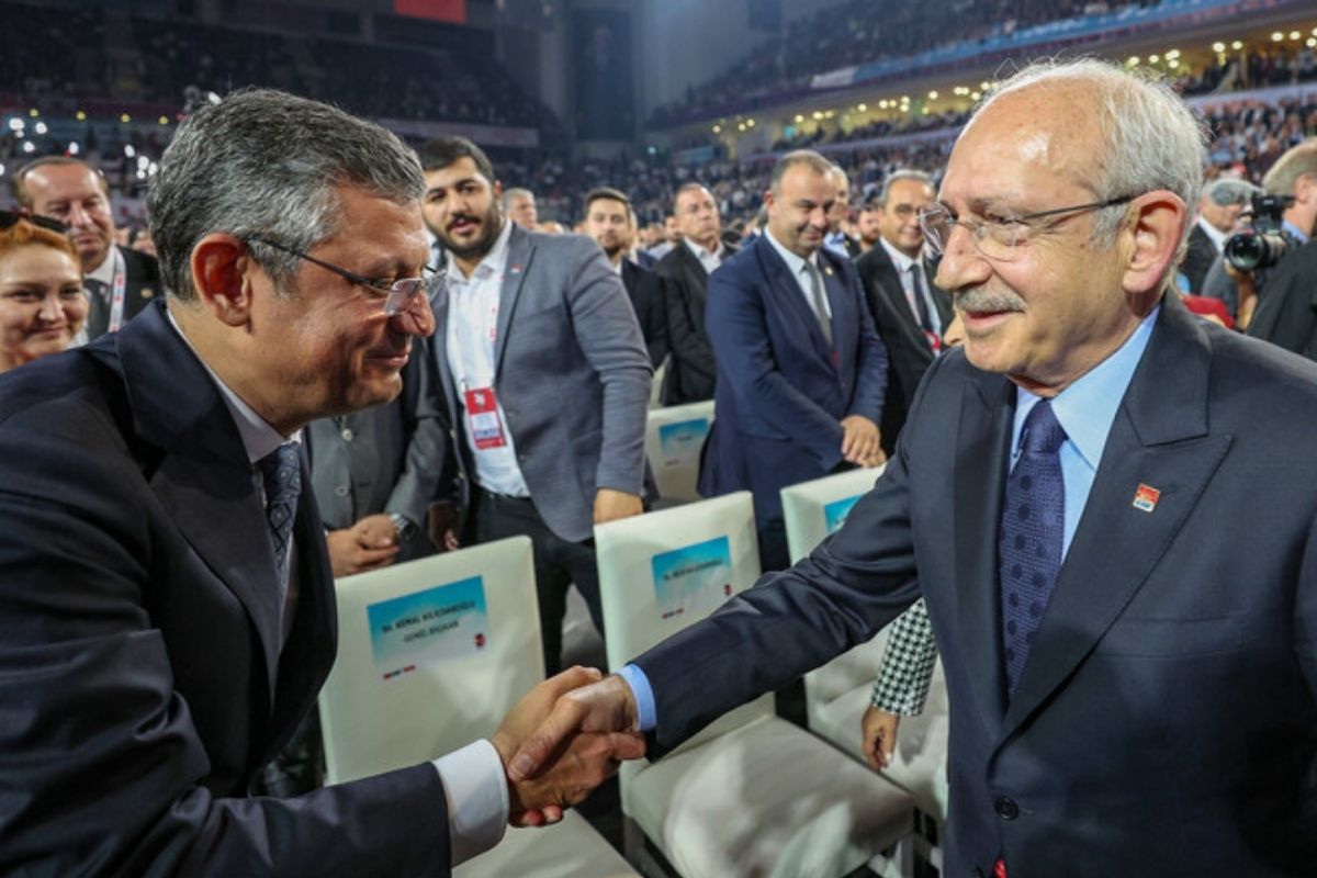 Özgür Özel, Kemal Kılıçdaroğlu'nu CHP'nin 21'inci Olağanüstü Kurultayı'na davet etti