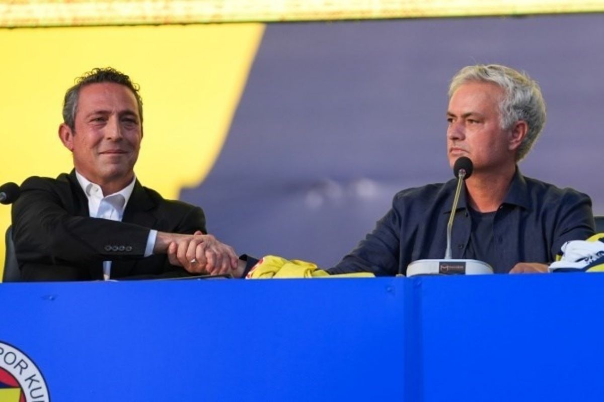 Fenerbahçe yönetimi, Galatasaray mağlubiyetinin ardından 'Mourinho' gündemiyle olağanüstü toplandı: Başkan Ali Koç toplantıya ABD'den katıldı
