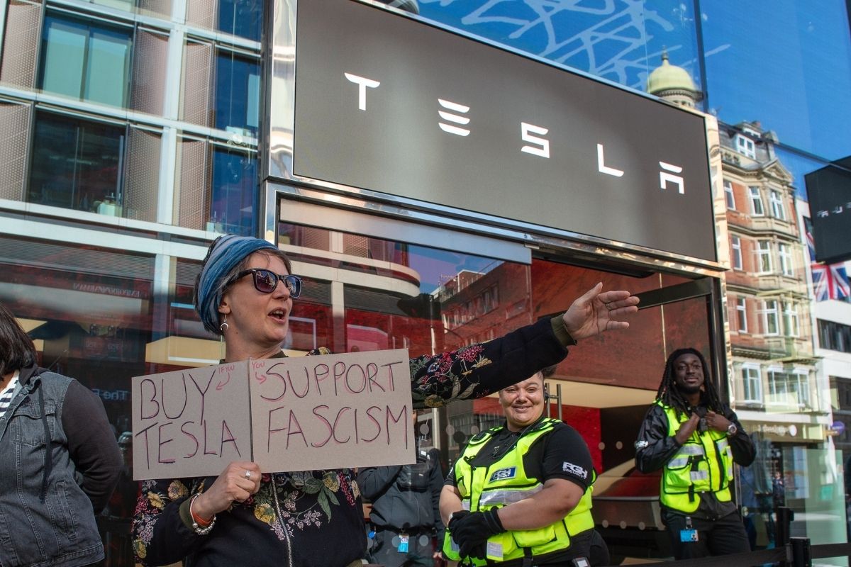 ABD Başkanı Trump ve iş insanı Musk Berlin’de yüzlerce kişi tarafından protesto edildi