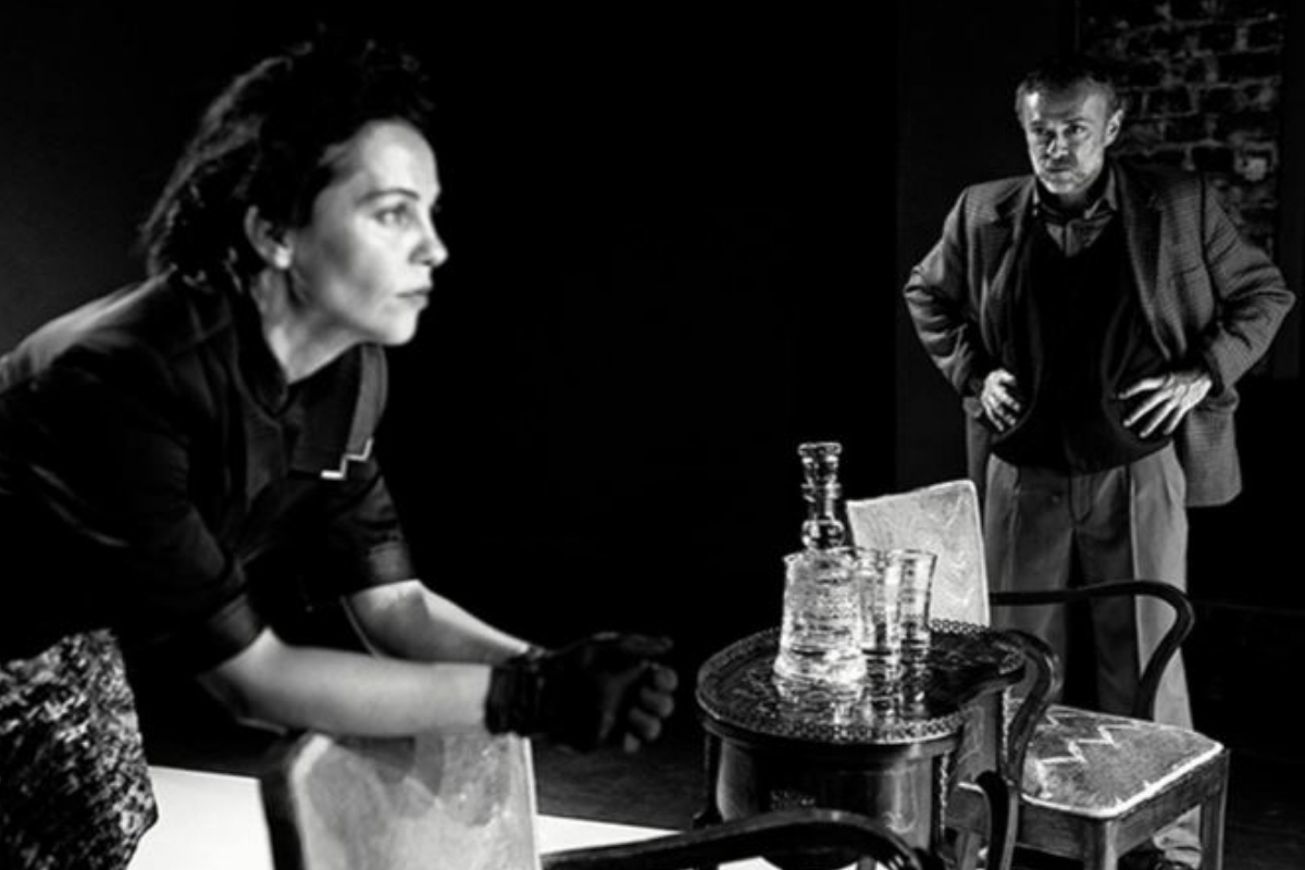 Bahçe Galata’da sahnelenen 'Nora 2' Lucas Hnath’ın eserinde Nora’nın güçlü geri dönüşünü anlatıyor