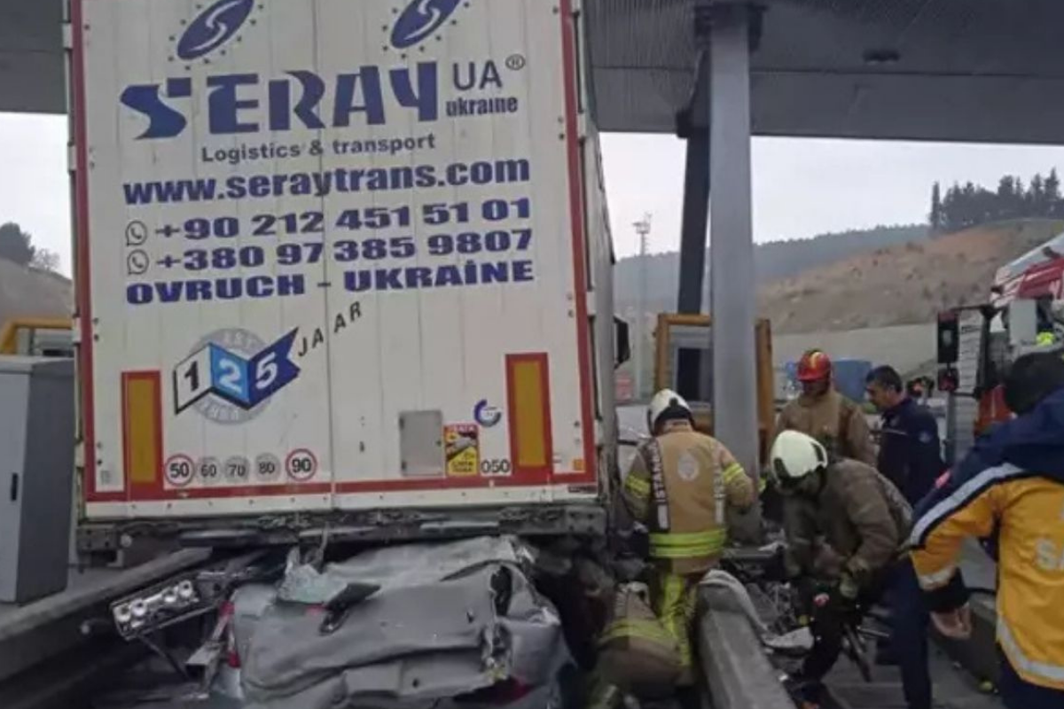 Pendik’te göz göre göre TIR’a arkadan çarpan otomobildeki 4 öğretmen öldü, kazanın görüntüleri olası şüpheleri akıllara getirdi