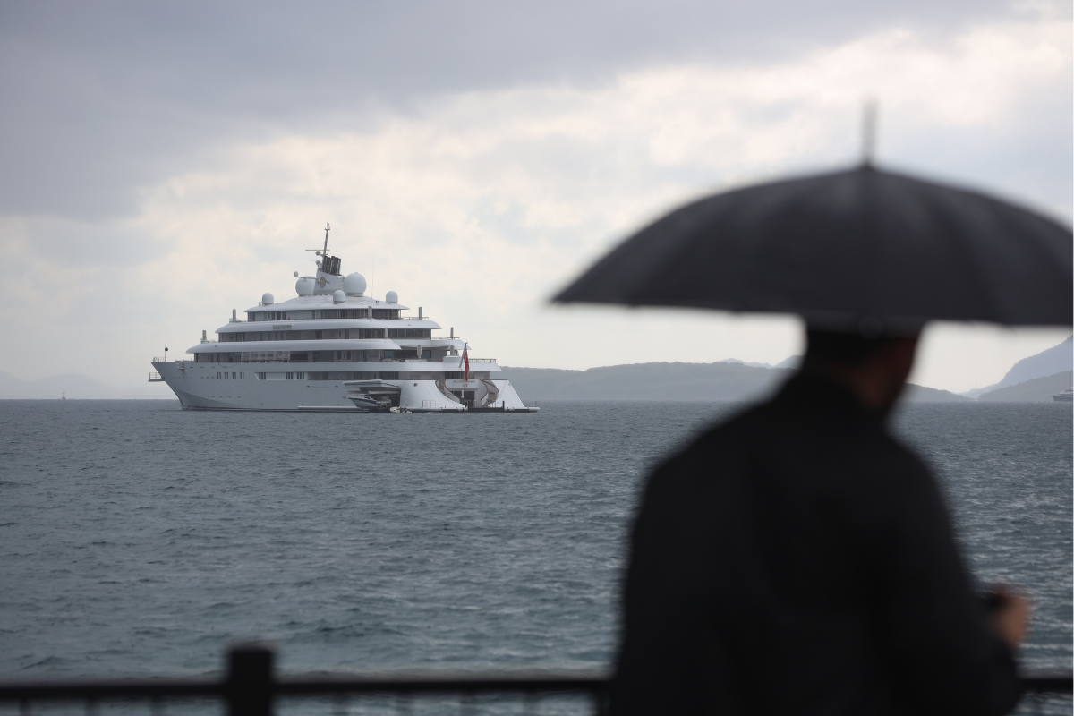 Gizemli Çinli milyarderin 150 milyon dolara satın aldığı süper yatı 'Golden Odyssey' Bodrum'a geldi