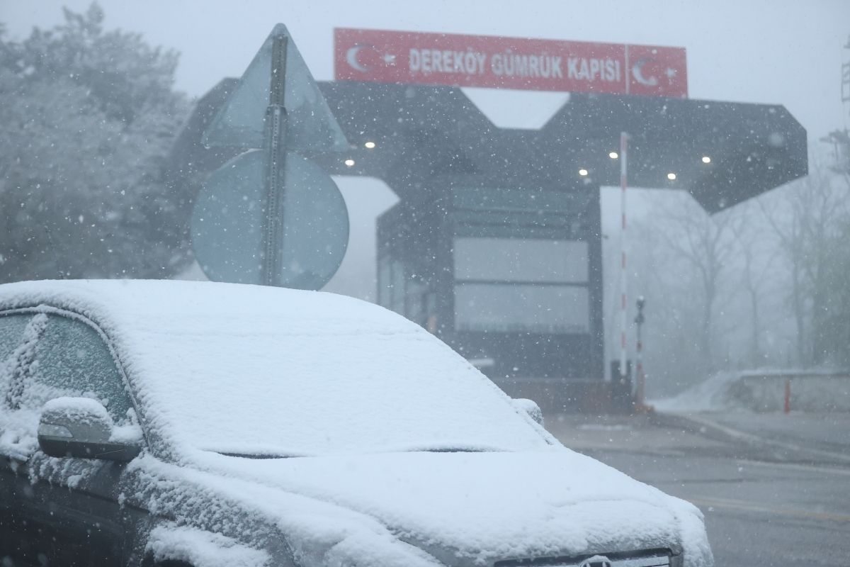 Kırklareli'nin yüksek kesimlerine kar yağdı