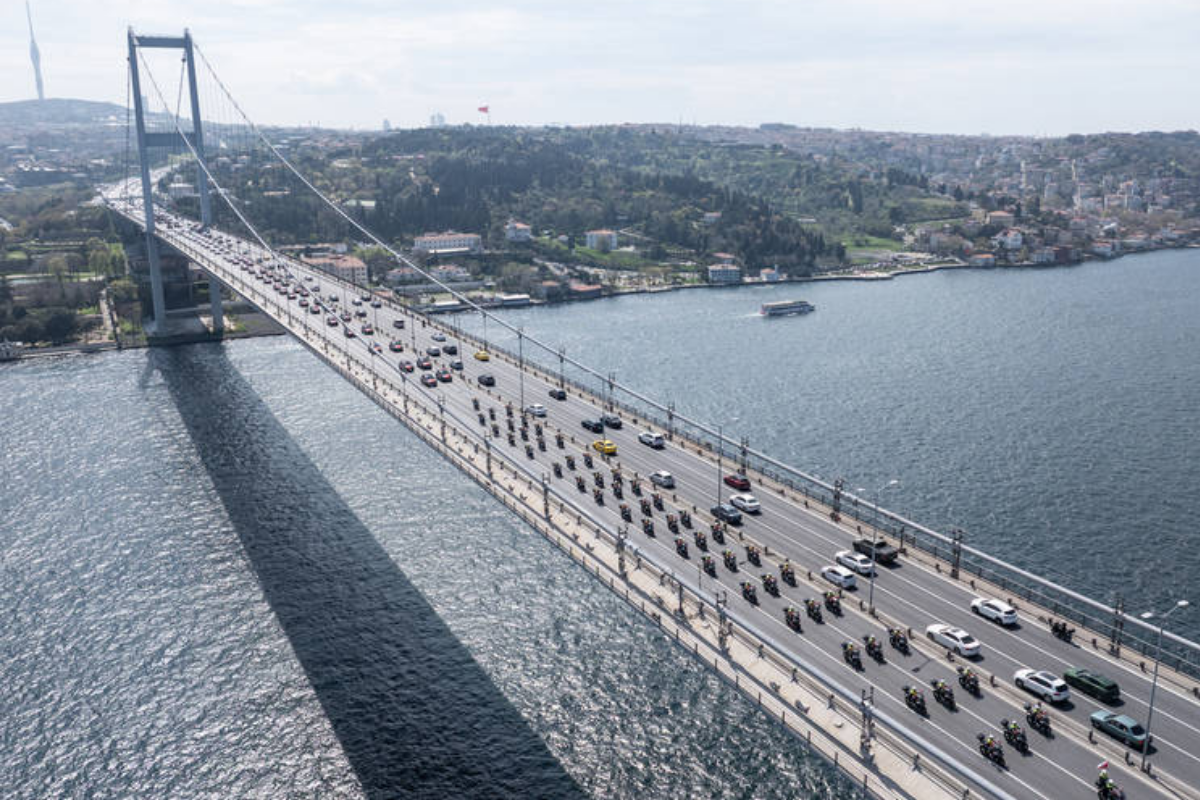 Türk Polis Teşkilatı'nın 180. kuruluş yıl dönümünde İstanbul polisleri 170 araçlık kortejle kenti dolaştı