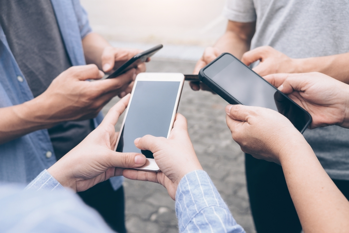 Türk insanı günde 4 saat 4 dakikayı cep telefonunda geçiriyor
