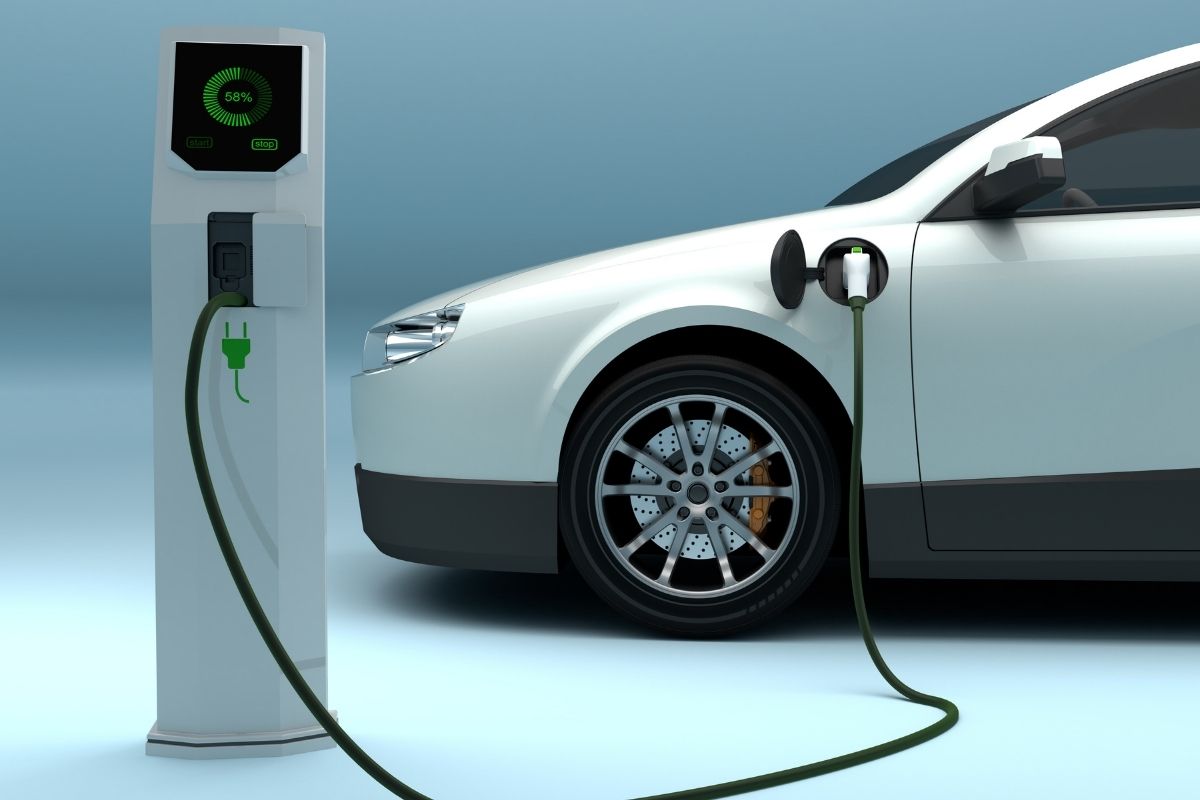 İngiltere, elektrikli araç üreticilerine yönelik kurallarını yumuşattı