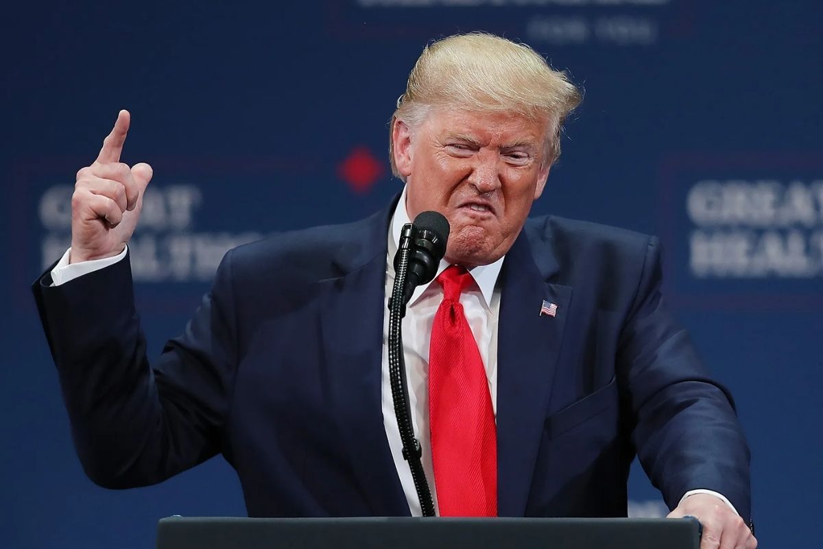 Trump'tan bir tehdit daha: Çin yüzde 34 vergiyi geri çekmezse yüzde 50 ek vergi getireceğiz