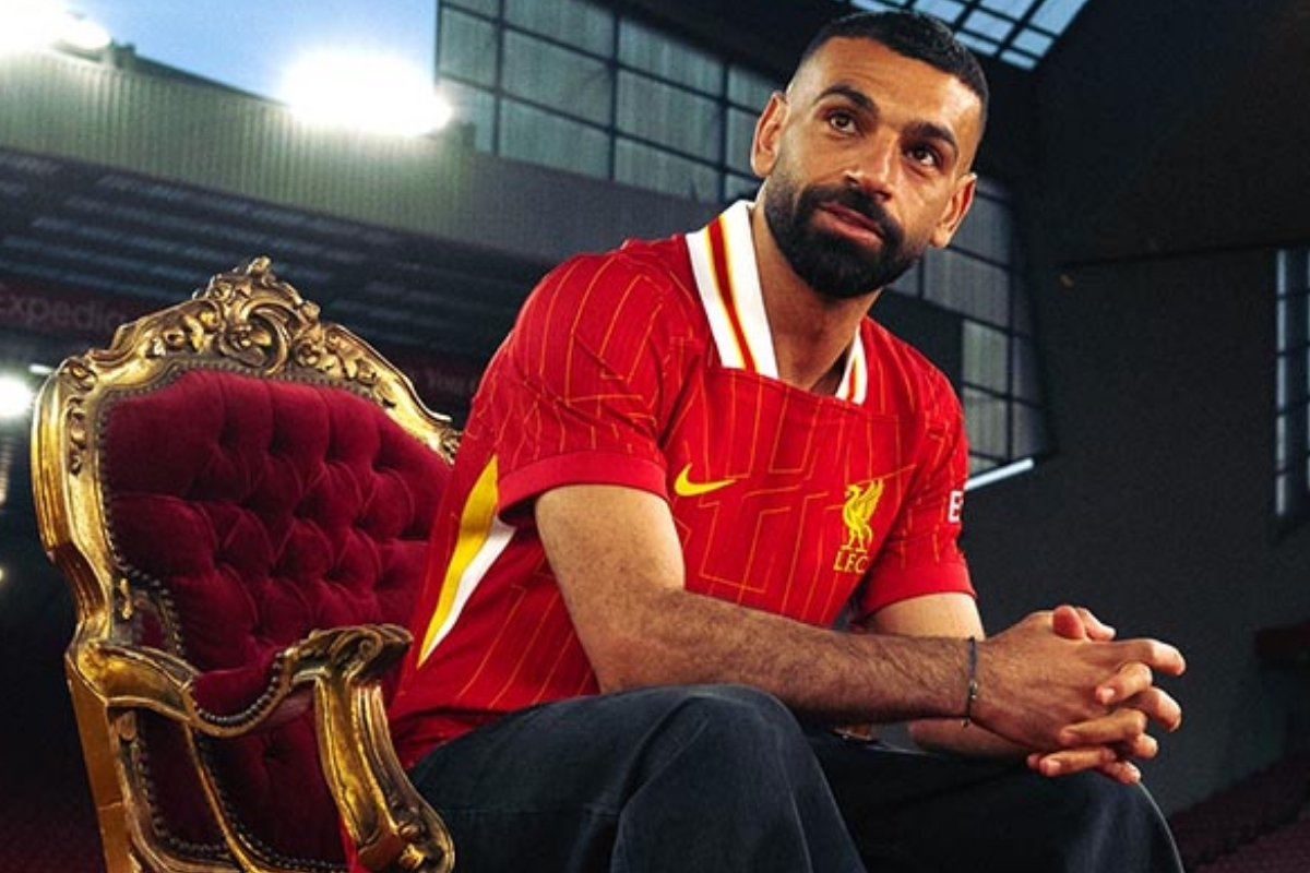 Mohamed Salah, 150 milyon euroluk astronomik teklifi reddederek Liverpool’da kalmayı seçti ve 20 milyon pounda yeni sözleşme imzaladı