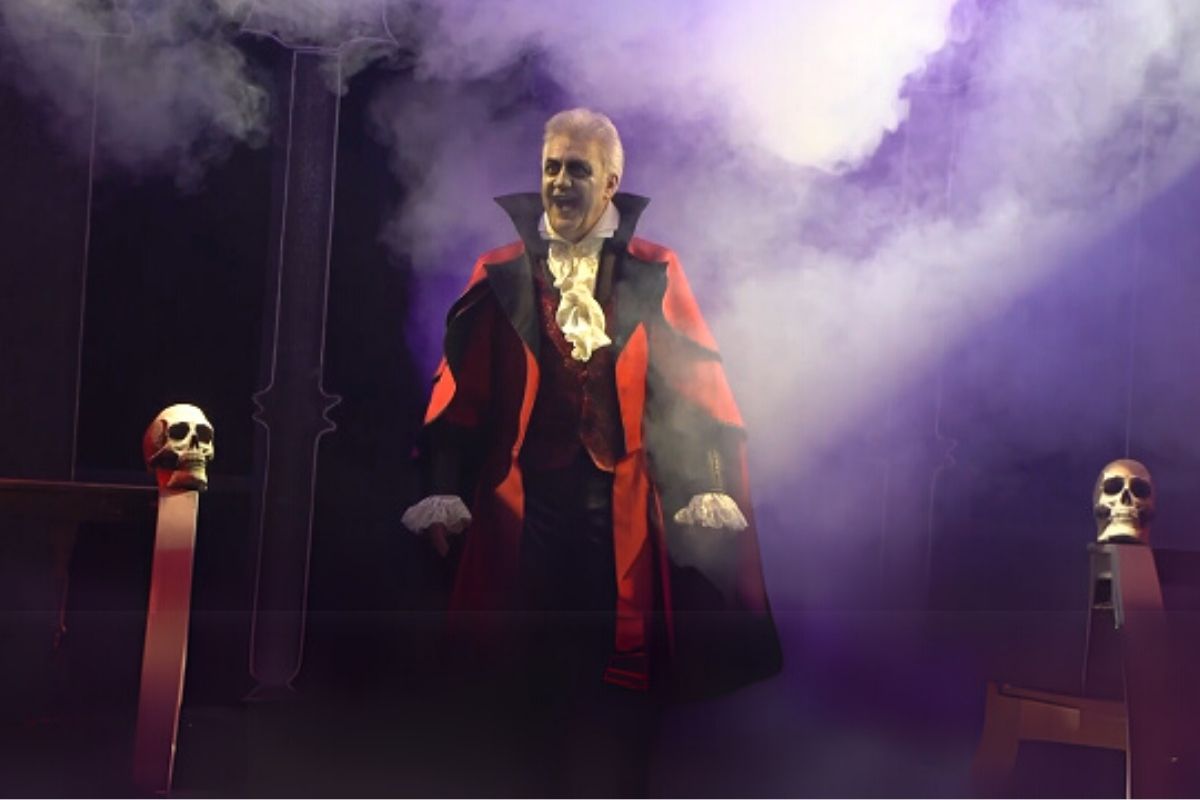 Türkiye Kültür Yolu Festivali'nde 'Dracula: Bir Dehşet Komedisi' oyunu sahnelendi