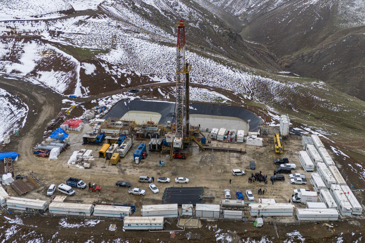 Türkiye Petrolleri Van'da petrol arıyor; çalışmalar 200 personel ve 30 iş makinesiyle devam ediyor