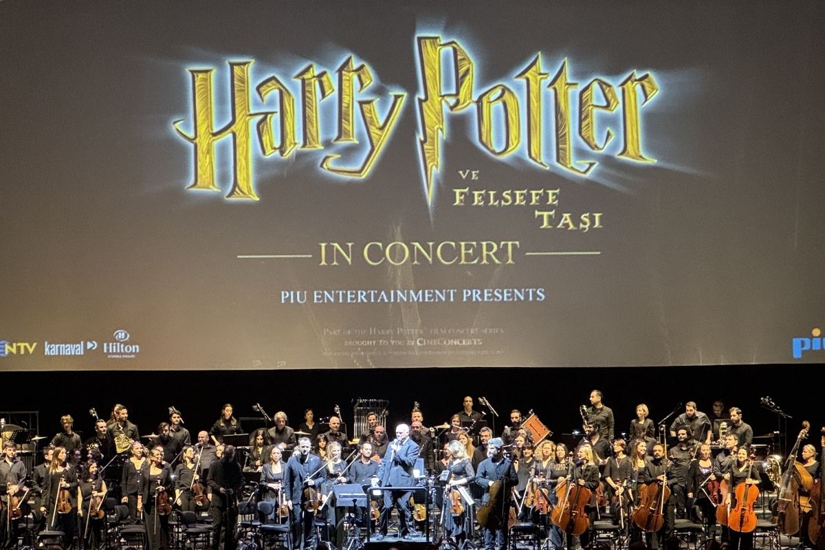 'Harry Potter ve Felsefe Taşı' filmi, orkestra eşliğinde sinemaseverlerle buluştu